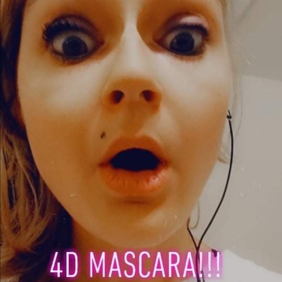 Younique one-step fibre 4D mascara - Picture 4 of 6